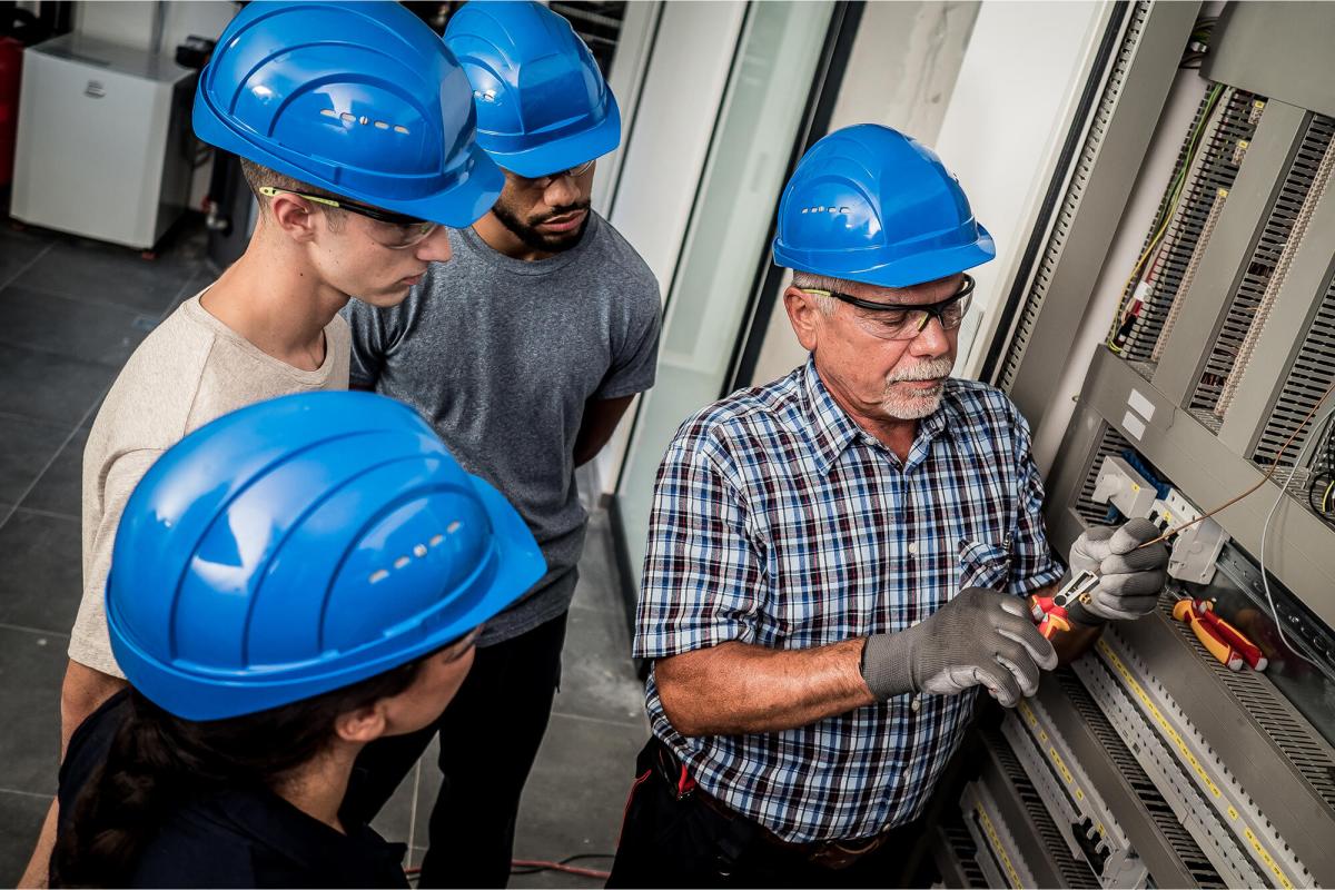 People in blue helmet working